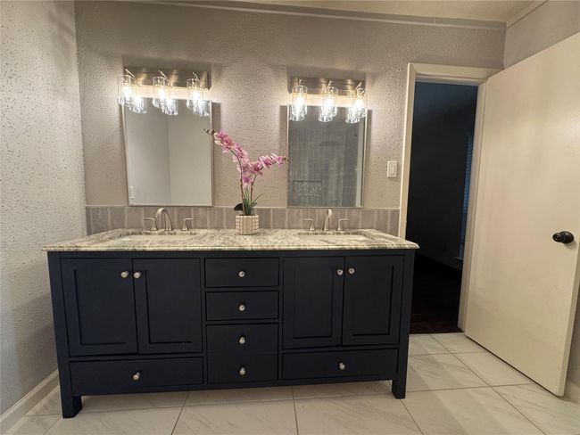 Double sink vanity with lots of storage | Image 21