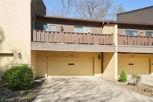 874 Hampton Ridge Dr, Akron, OH, 44313-5041 | Card Image