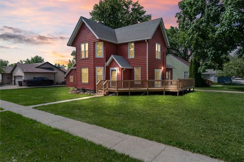 135 K Ave, Nevada, IA, 50201-1818 | Card Image