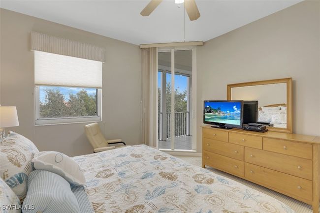 APT-404 - 450 Launch Cir, Condo with 3 bedrooms, 2 bathrooms and null parking in NAPLES FL | Image 10