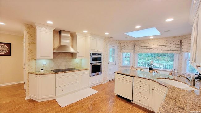 8 Haddington Dr, House other with 5 bedrooms, 3 bathrooms and null parking in Old Westbury NY | Image 17