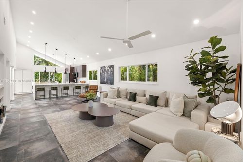 1090 Ne 92nd St, Miami Shores, FL, 33138-2933 | Card Image