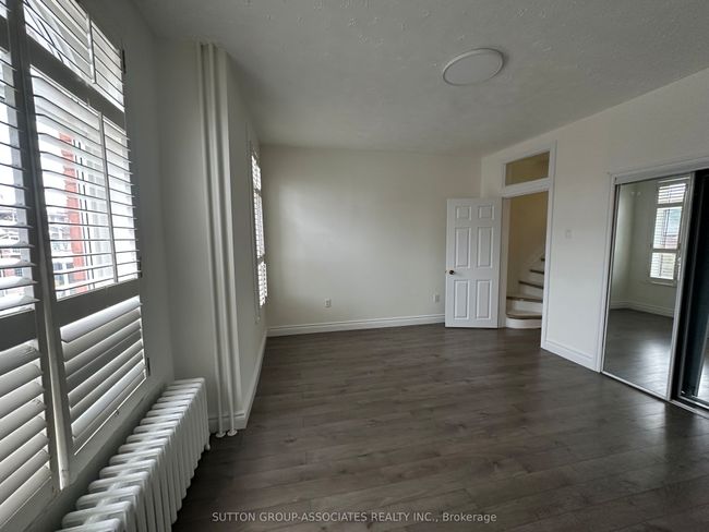 195 Montrose Ave, House attached with 3 bedrooms, 2 bathrooms and null parking in Toronto ON | Image 21