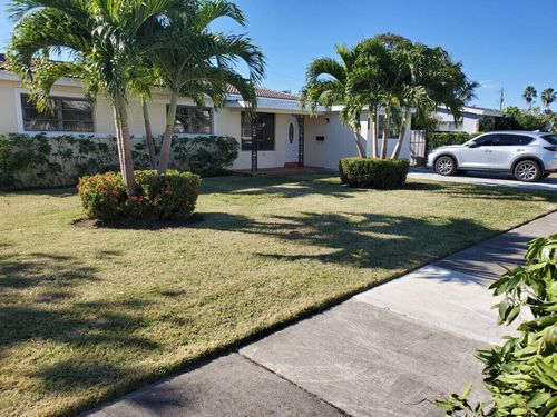 2460 Ne 215th Street, Miami, FL, 33180 | Card Image