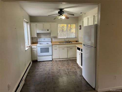 6482 Riverdale Rd, Whitmore Lake, MI, 48189-8111 | Card Image