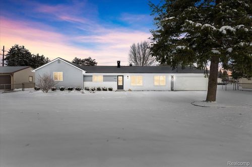 5348 Burgundy Dr, Clarkston, MI, 48346-3200 | Card Image