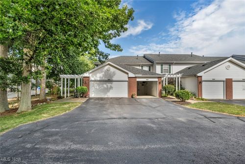 6705 Rosewood Ct, Middleburg Heights, OH, 44130-8374 | Card Image