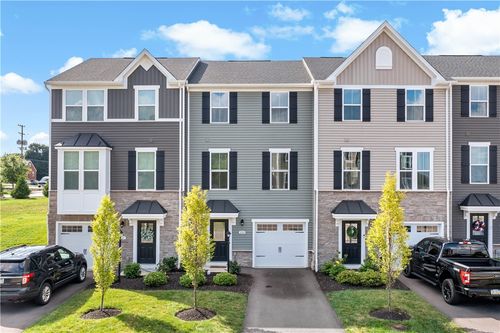 223 Chesna Dr, Pittsburgh, PA, 15234-2347 | Card Image