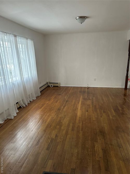 fl-1st-162 Rolling St, Malverne, NY, 11565-2320 | Card Image