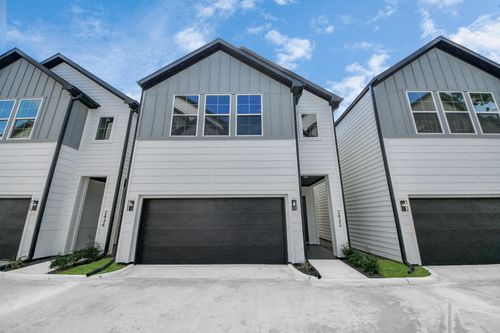 2432 Harrington St, Houston, TX, 77026-7324 | Card Image