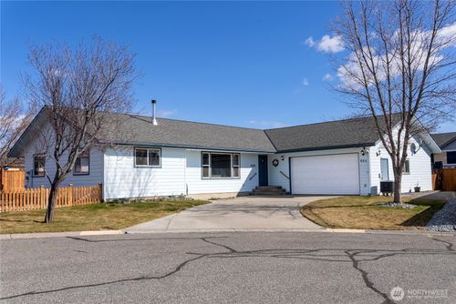 605 Pinyon Pl, Omak, WA, 98841-9386 | Card Image