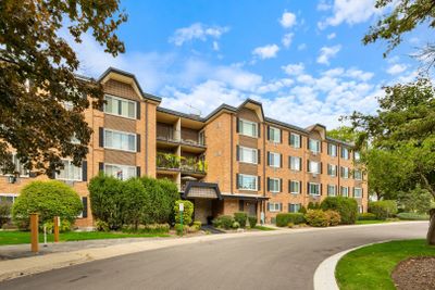 301 - 1116 S New Wilke Road, Condo with 2 bedrooms, 2 bathrooms and 2 parking in Arlington Heights IL | Image 2