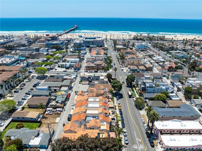 326 6 Th St, House other with 4 bedrooms, 5 bathrooms and 2 parking in Huntington Beach CA | Image 64