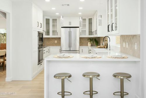 1052 E Sandpiper Dr, Tempe, AZ, 85283-2021 | Card Image