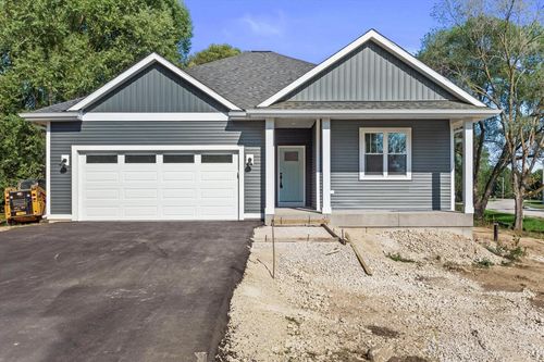 200 Penny Lane, Newburg, WI, 53095 | Card Image