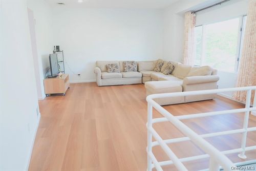 23 Clinton Ln, Jericho, NY, 11753-1905 | Card Image