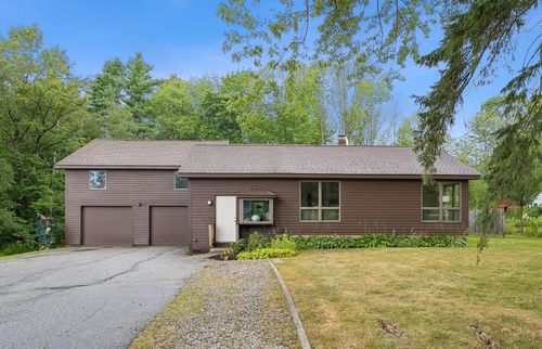 44 Winn Road, Falmouth, ME, 04105 | Card Image