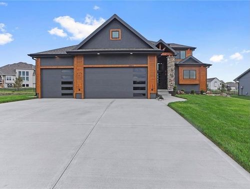 16377 W 166th Pl, Olathe, KS, 66062-8146 | Card Image