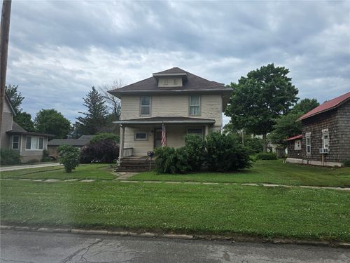 708 E 4th St, Vinton, IA, 52349-2104 | Card Image