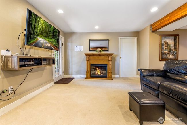 Entertainment, Family/rec room | Image 18