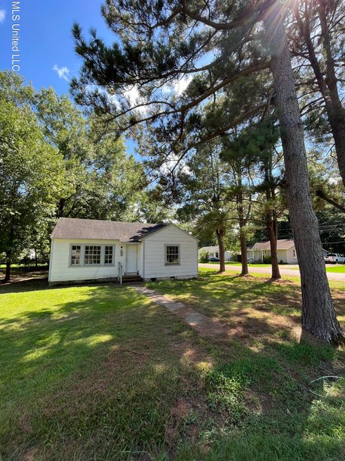 200 King St, Batesville, MS, 38606-2009 | Card Image