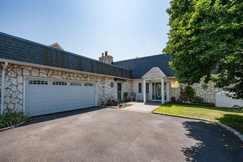 66 Lighthouse Rd, Babylon, NY, 11702-4306 | Card Image