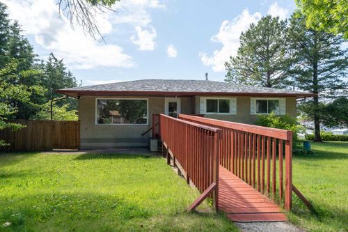 3902 45 St, Ponoka, AB, T4J1B4 | Card Image