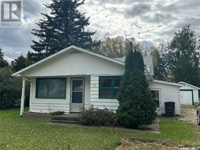 204 4 Th Ave E, House other with 3 bedrooms, 2 bathrooms and null parking in Nokomis SK | Image 1