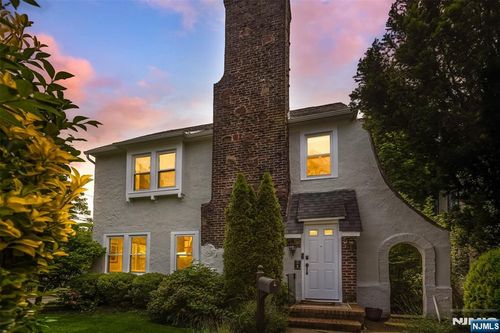 5 Canterbury Dr, Montclair, NJ, 07042-4302 | Card Image