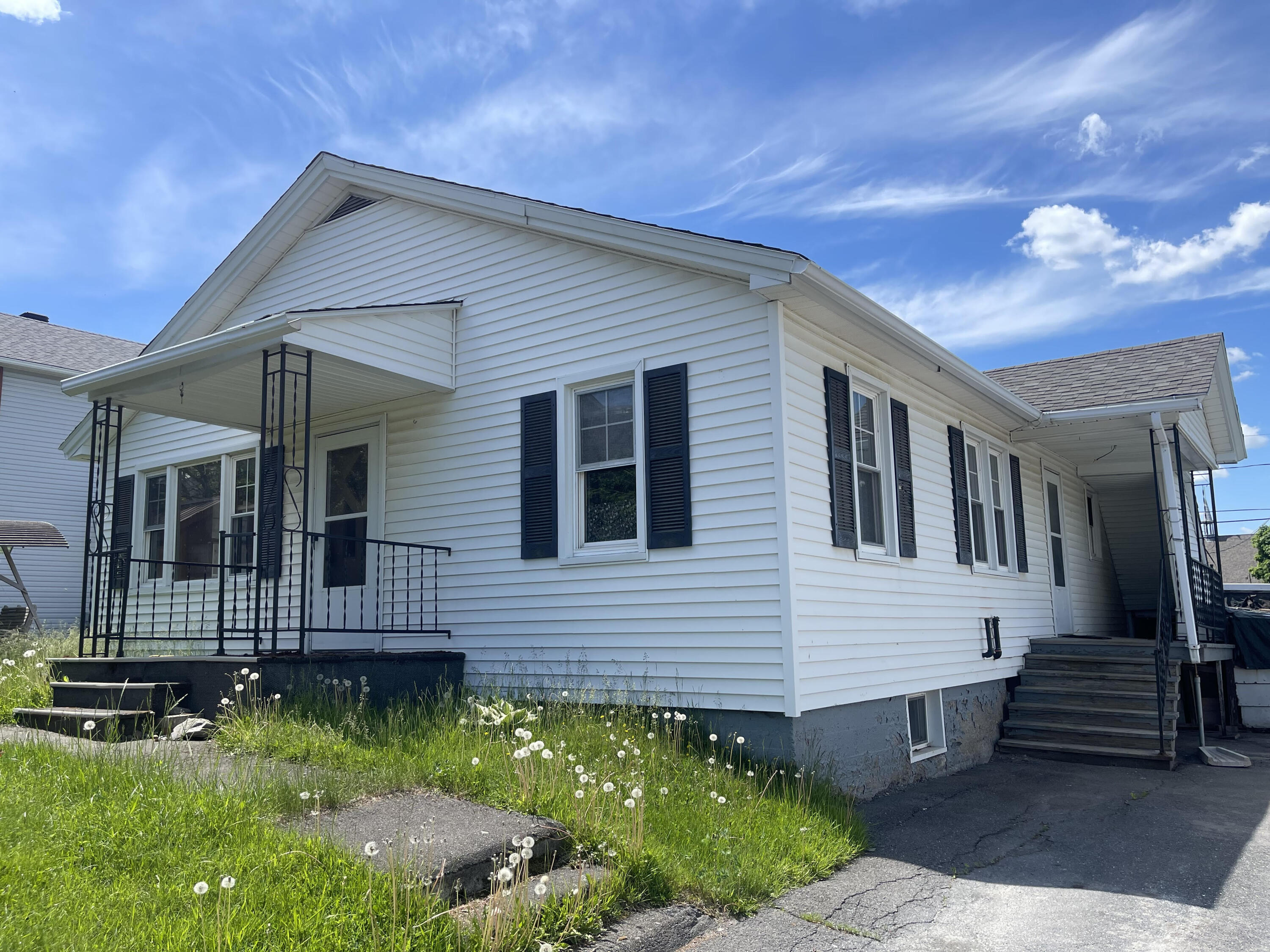 Pleasant Ave, Madawaska, ME 04756