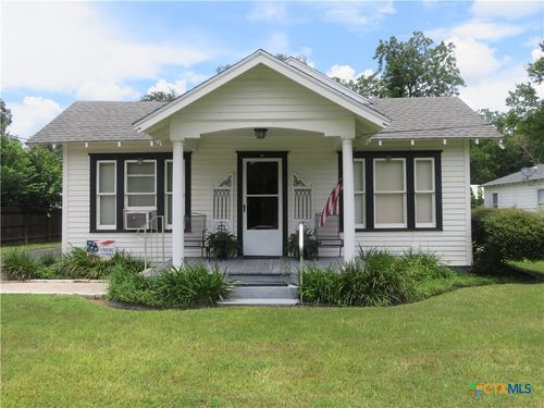 206 S Allen St, Edna, TX, 77957-3503 | Card Image