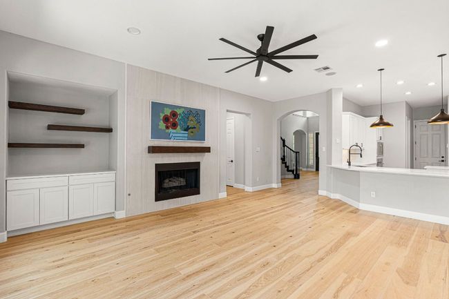 family room with smart tv | Image 4