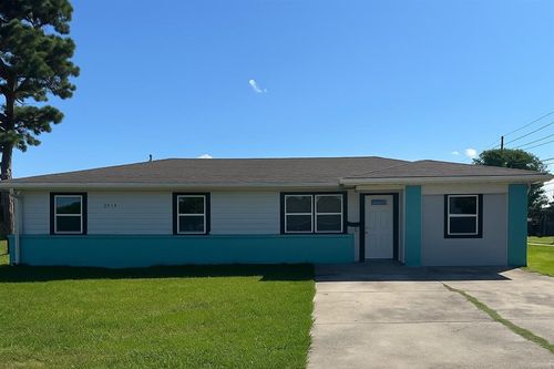 3677 W Louisiana State Dr, Kenner, LA, 70065-2401 | Card Image