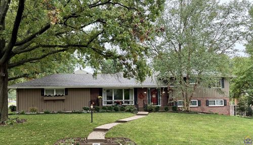 2105 Sw Knollwood Dr, Topeka, KS, 66611-1622 | Card Image