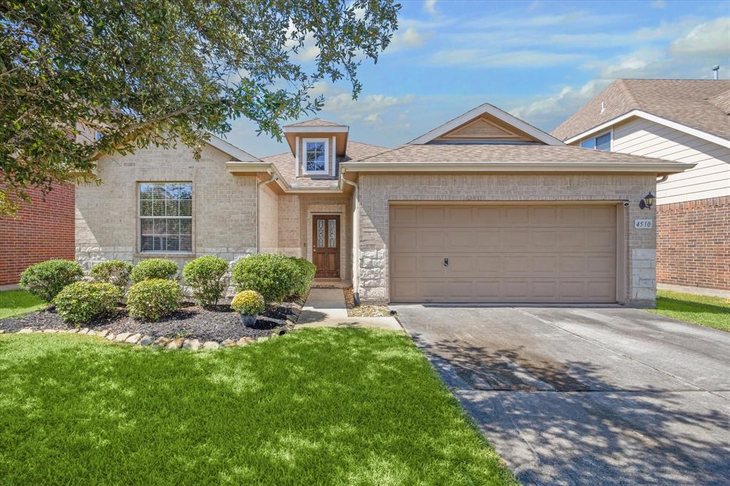 Meadow Dr, Deer Park, TX 77536