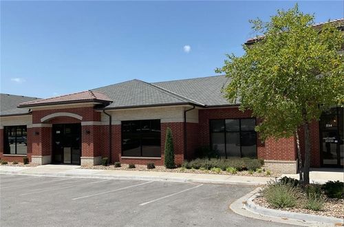 232 Ne Tudor Rd, Lee's Summit, MO, 64086-5696 | Card Image