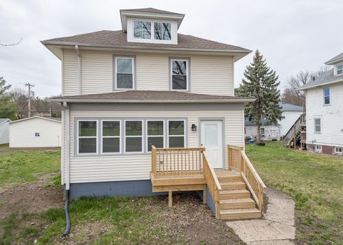 924 N 3rd St, Clinton, IA, 52732-3723 | Card Image