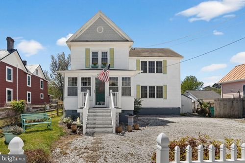 6390 Church St, CHINCOTEAGUE ISLAND, VA, 23336-2456 | Card Image