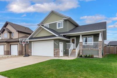 7213 29 St, House detached with 5 bedrooms, 3 bathrooms and 5 parking in Lloydminster AB | Image 1