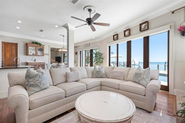 Living area with fabulous bay views | Image 22