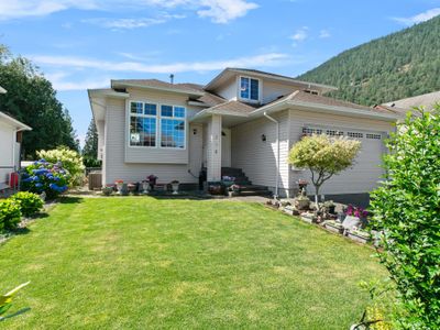 336 Chestnut Ave, House other with 4 bedrooms, 2 bathrooms and 4 parking in Harrison Hot Springs BC | Image 1