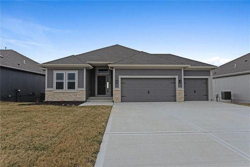 9431 N Belton Ave, Kansas City, MO, 64154-1132 | Card Image