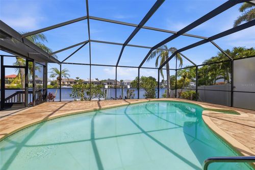 831 Chipaway Dr, APOLLO BEACH, FL, 33572-2706 | Card Image