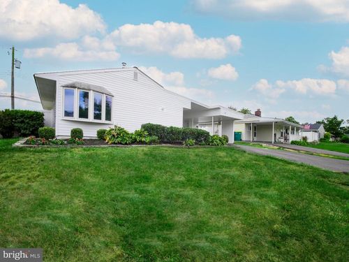 69 Tulip Ln, LEVITTOWN, PA, 19054-2219 | Card Image