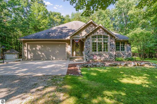 5330 Elm Run, Farwell, MI, 48622-9662 | Card Image