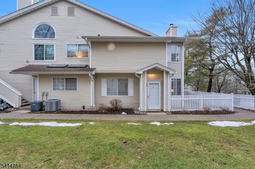 74 Academy Ct, Bedminster, NJ, 07921-1806 | Card Image