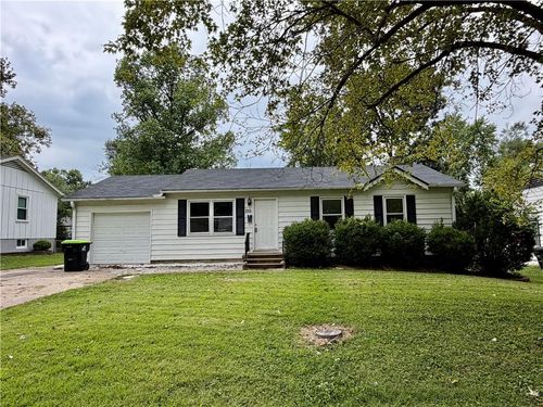 213 Park Ave, Belton, MO, 64012-3116 | Card Image