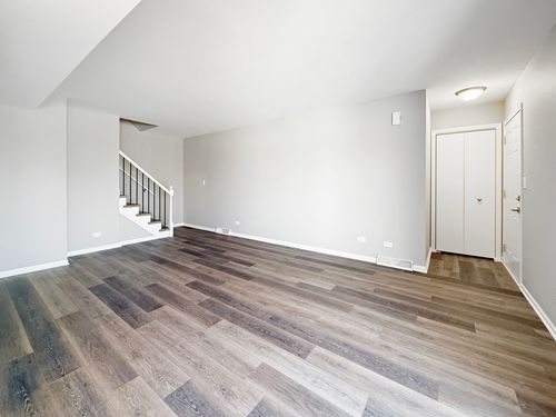 63-63 Spuhler Dr, Batavia, IL, 60510-1600 | Card Image