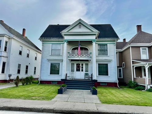 51 Maple St, Lyndonville, VT, 05851-9542 | Card Image