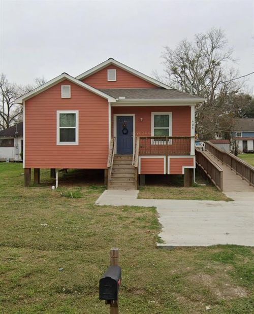 905 W Burleson St, Wharton, TX, 77488-5303 | Card Image